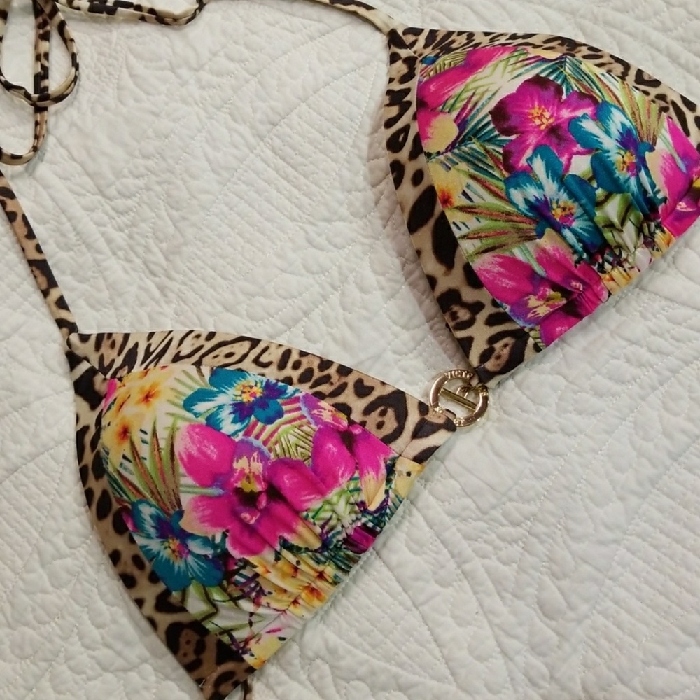 Bikini - Picture 2 of 3